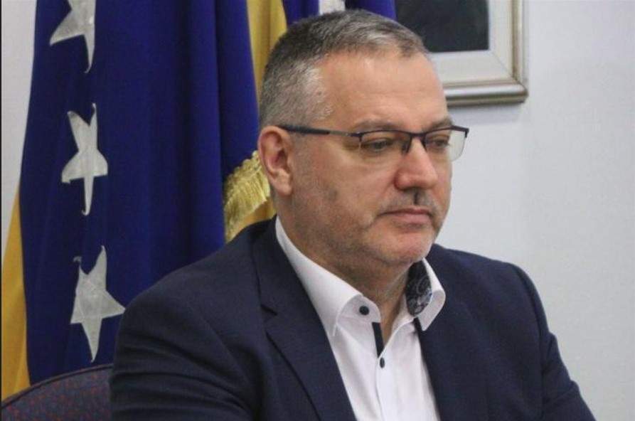 Karić Amir.jpg - Muslimanka na sudu